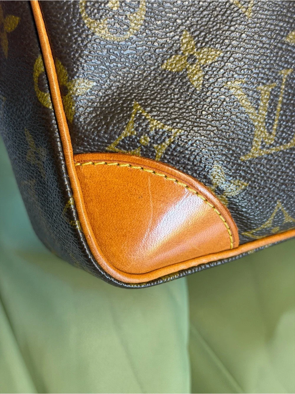 Louis Vuitton Monogram Canvas Crossbody with Gold Chain and Tan Trim